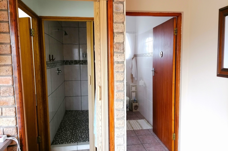 5 Bedroom Property for Sale in Stilbaai Wes Western Cape